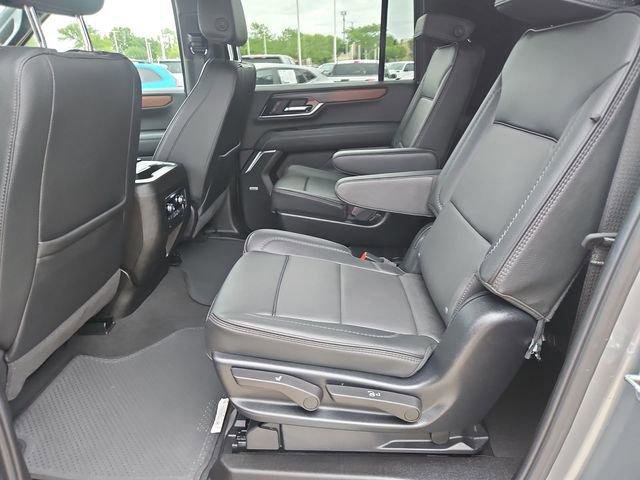 Used 2025 GMC Yukon XL Denali RWD image 25