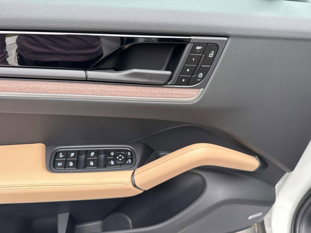 New 2026 Porsche Cayenne E-Hybrid AWD/4WD image 23