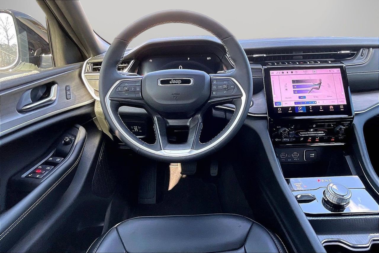 Certified 2025 Jeep Grand Cherokee Limited w/ Black Appearance Package image 12