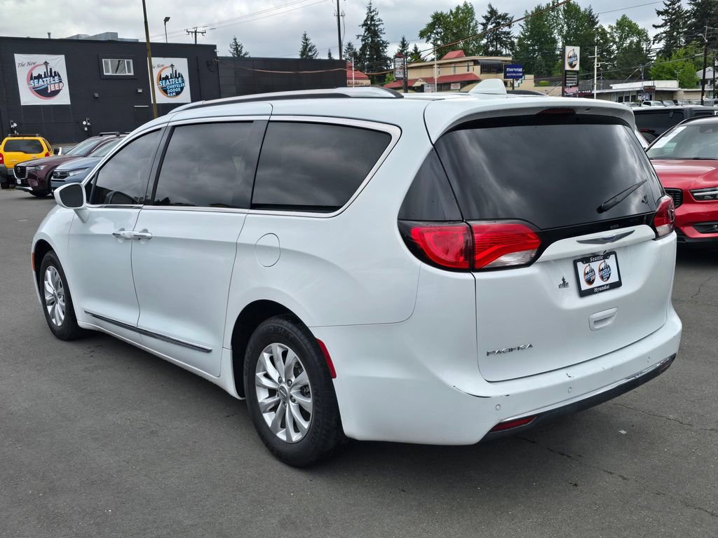 Used 2020 Chrysler Pacifica Touring-L FWD image 7