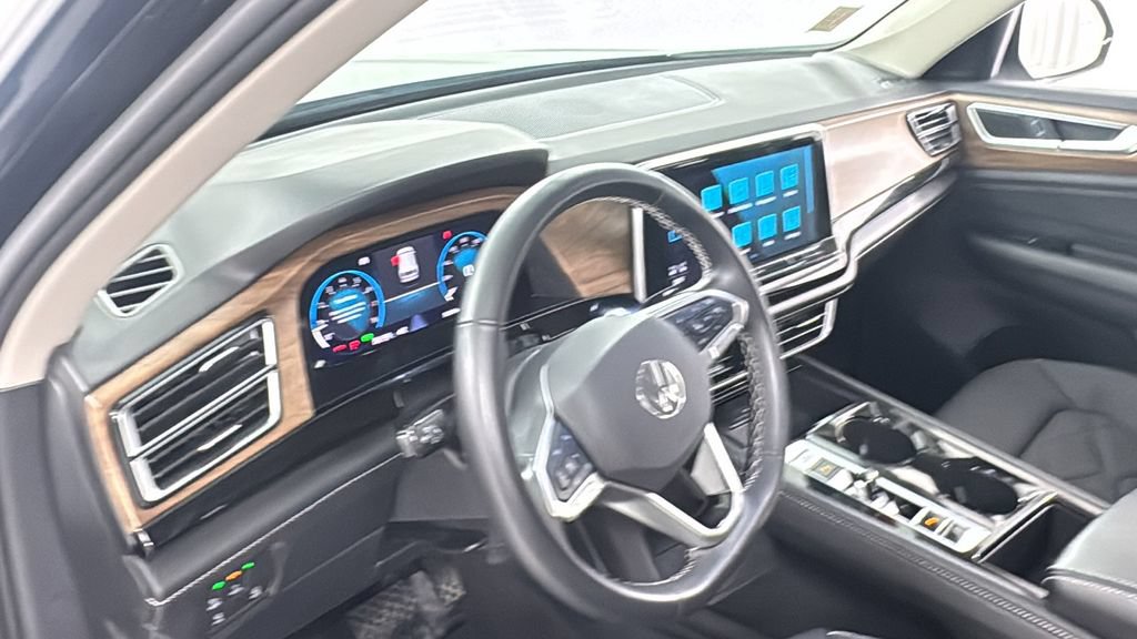 Used 2025 Volkswagen Atlas SE AWD/4WD image 35