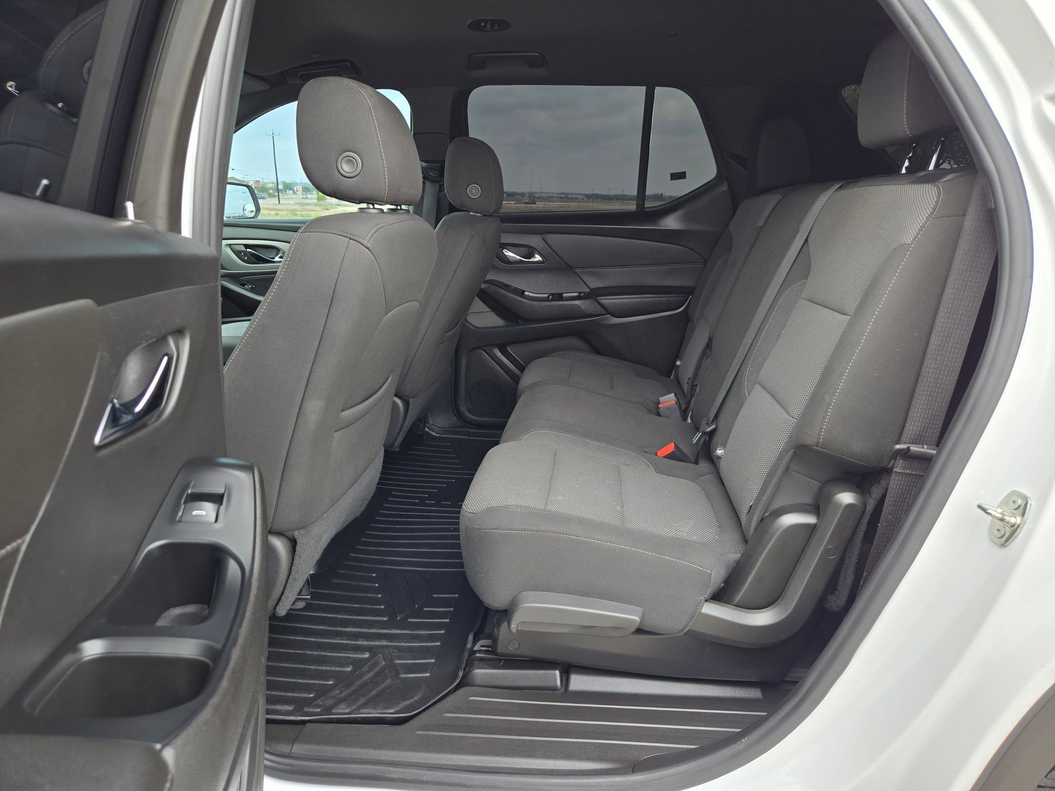 Used 2023 Chevrolet Traverse LT image 13