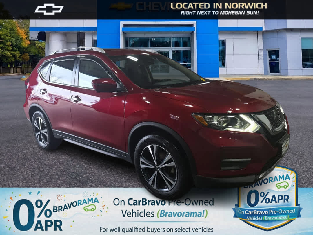 Used 2020 Nissan Rogue SV w/ Premium Package image 3