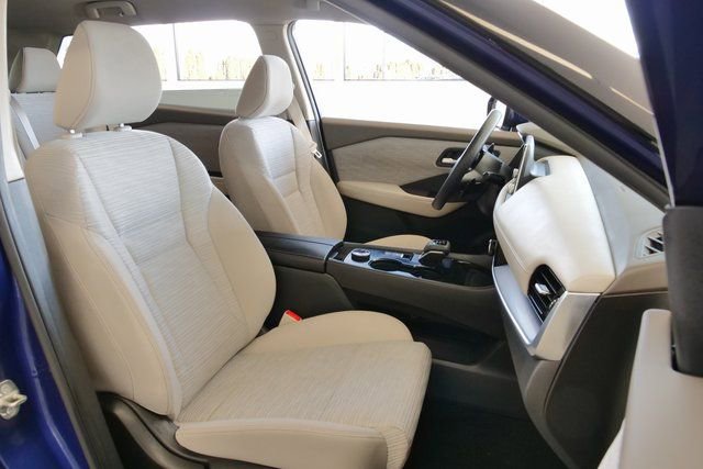 Used 2021 Nissan Rogue SV image 15