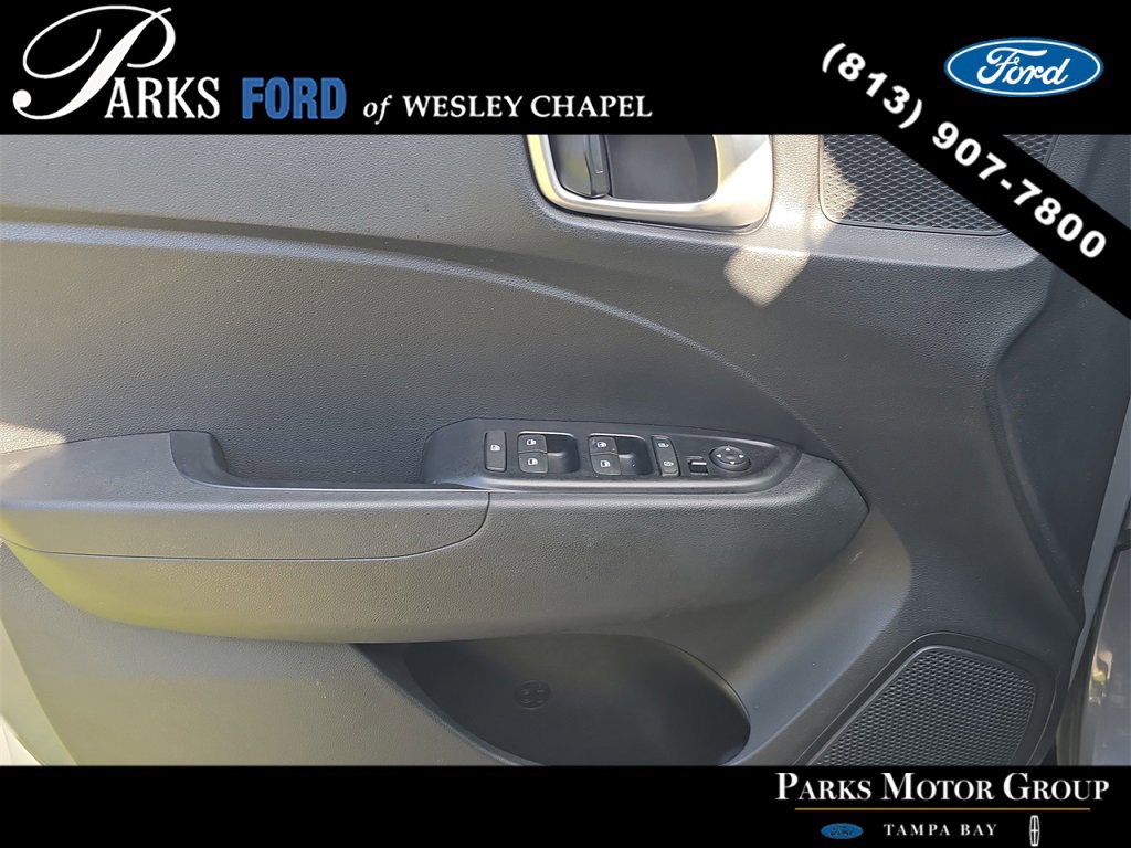 Used 2020 Hyundai Venue SE image 15