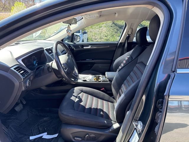 Used 2015 Ford Fusion SE w/ Equipment Group 201A image 19