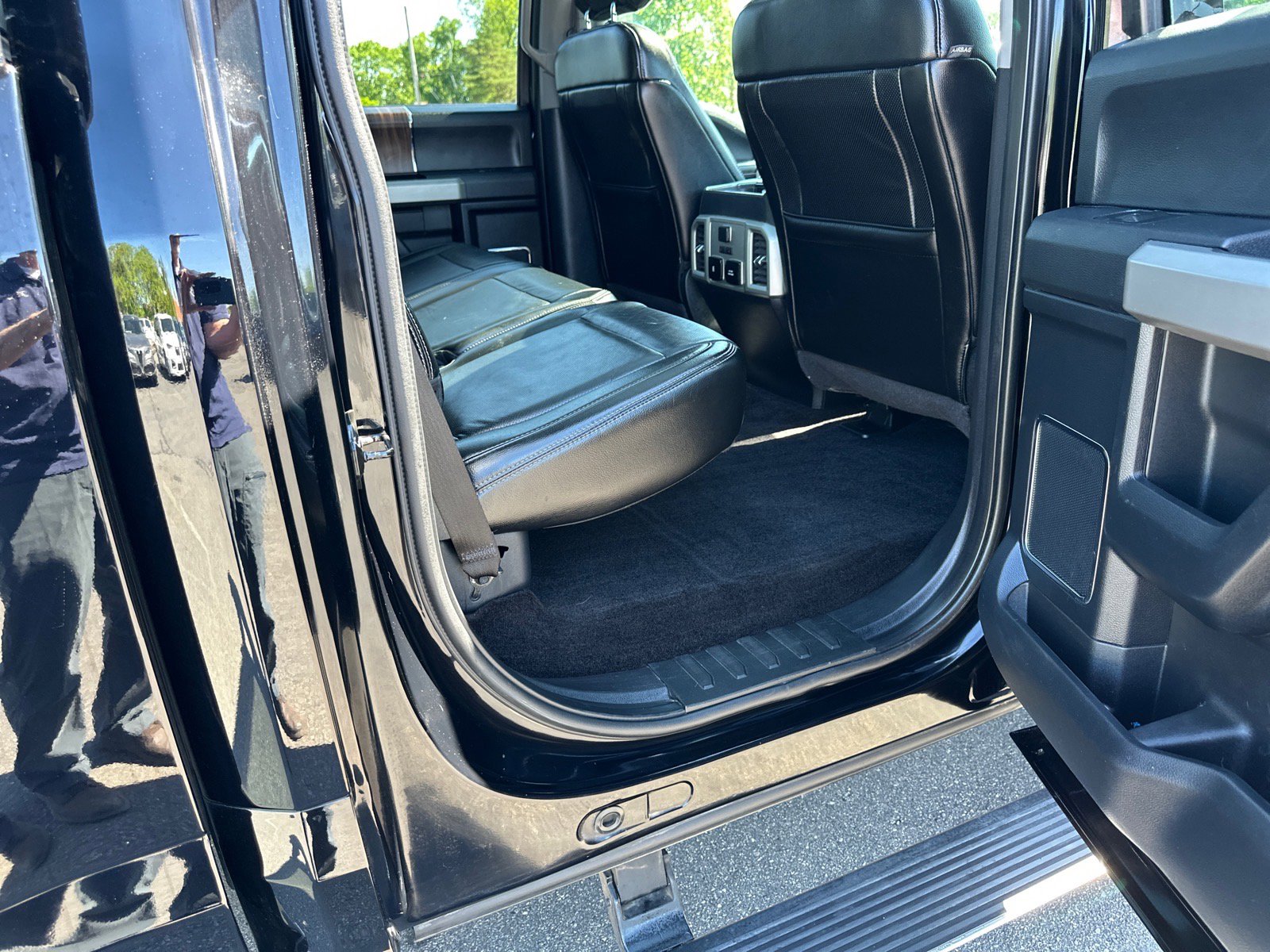 Used 2017 Ford F150 Lariat w/ Equipment Group 502A Luxury AWD/4WD image 27