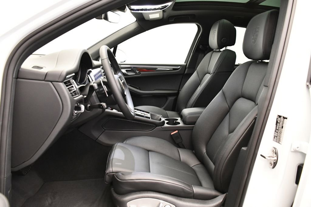Used 2025 Porsche Macan image 5