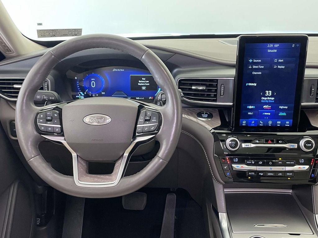 Used 2021 Ford Explorer Platinum w/ Equipment Group 601A AWD/4WD image 28