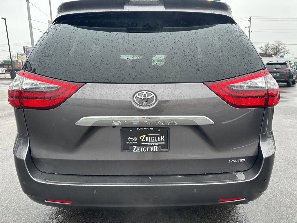 Used 2020 Toyota Sienna Limited Premium w/ Carpet Mat Package image 5