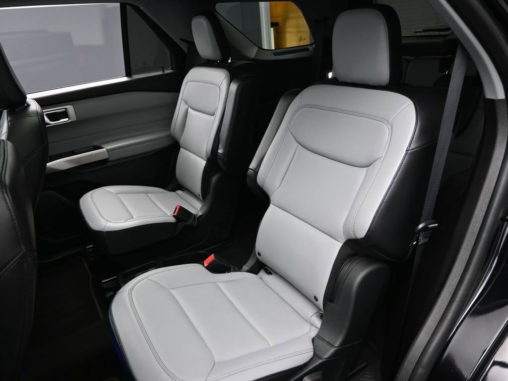 Used 2021 Ford Explorer XLT w/ Equipment Group 202A image 27