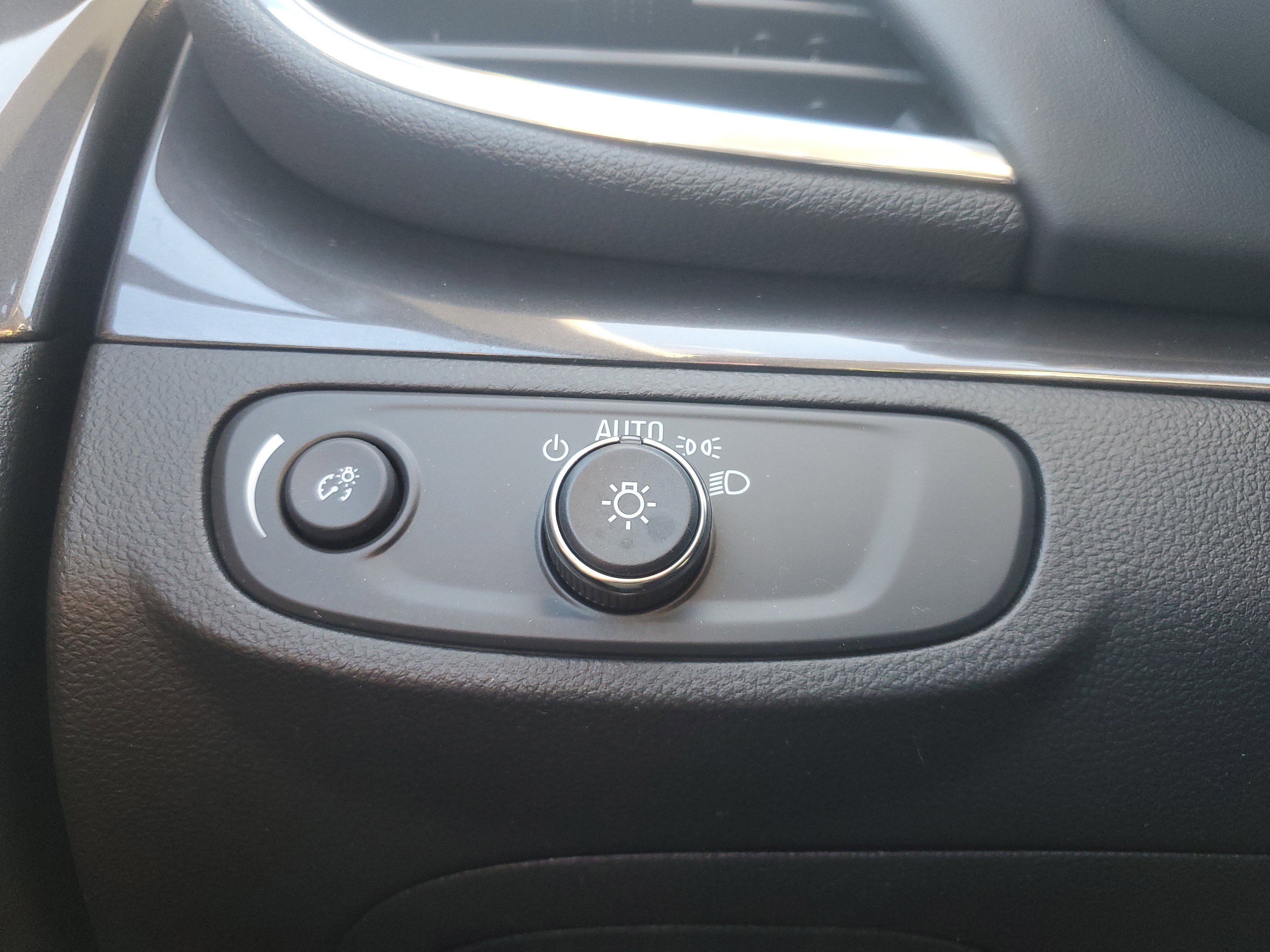 Used 2022 Buick Encore Preferred w/ Safety Package image 27