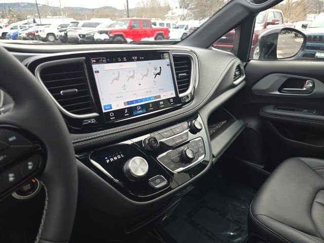 Certified 2024 Chrysler Pacifica Touring-L w/ S Appearance Package image 24