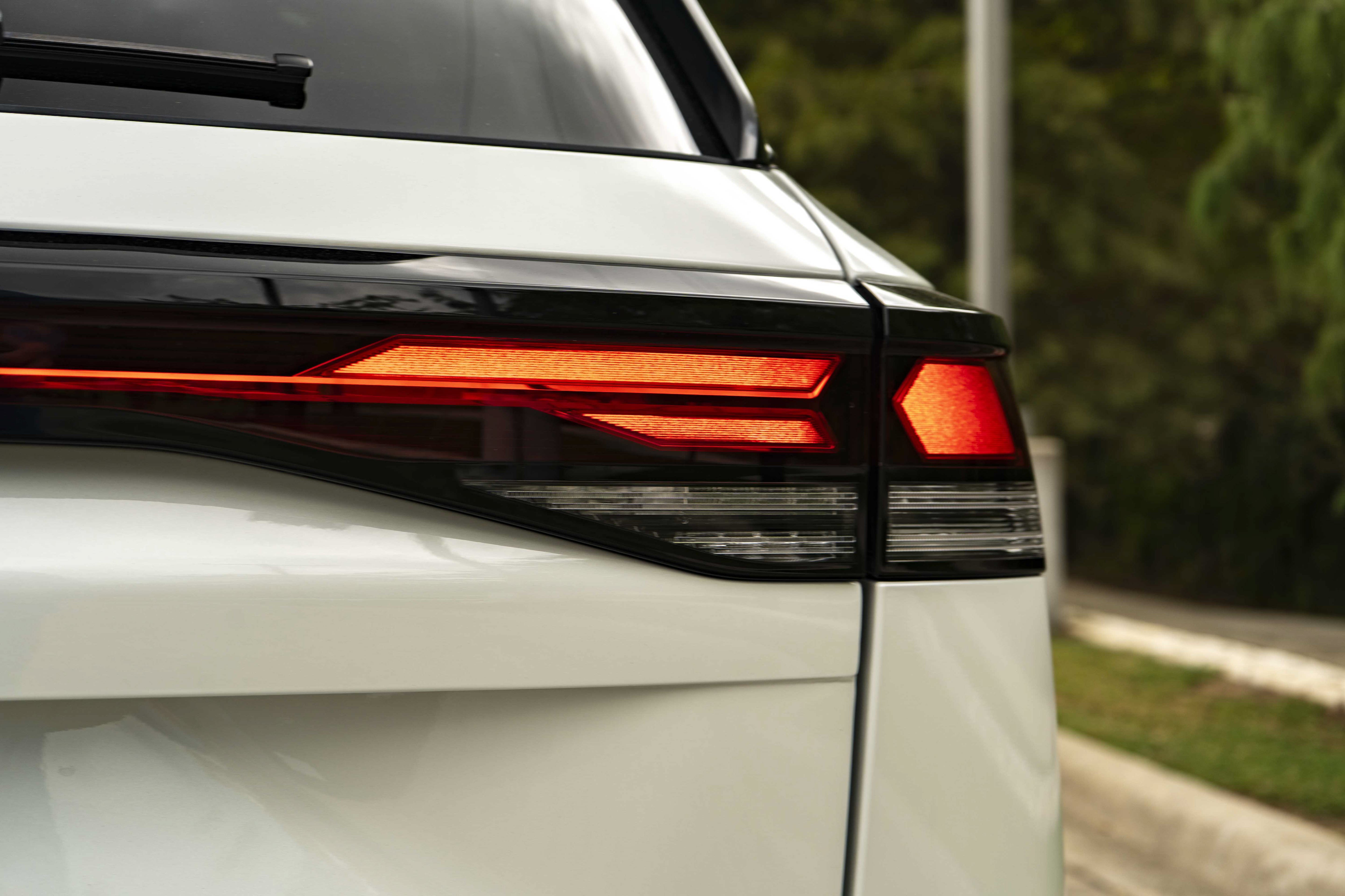 Certified 2026 Volkswagen Tiguan SE R-Line FWD image 12