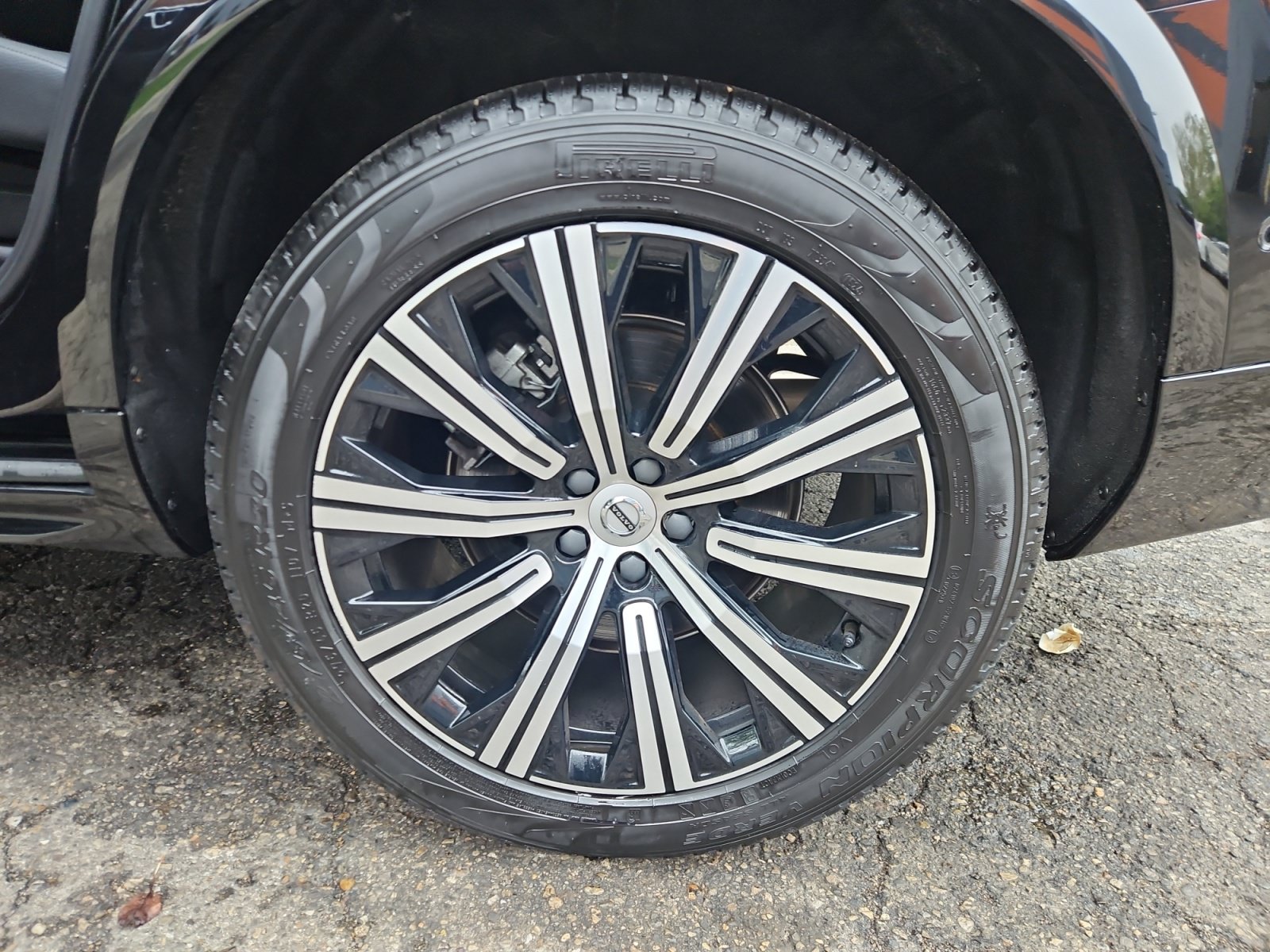 Used 2025 Volvo XC90 B6 Plus w/ Protection Package Premier AWD/4WD image 16