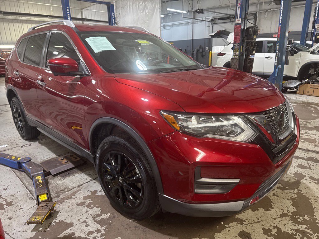 Used 2018 Nissan Rogue SV w/ Premium Package image 2