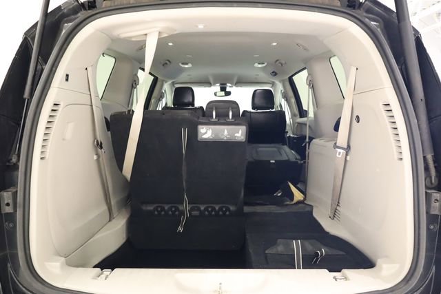 Used 2020 Chrysler Pacifica Touring-L image 32