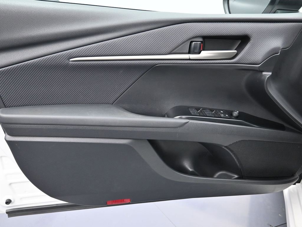 Used 2025 Toyota Camry SE image 10