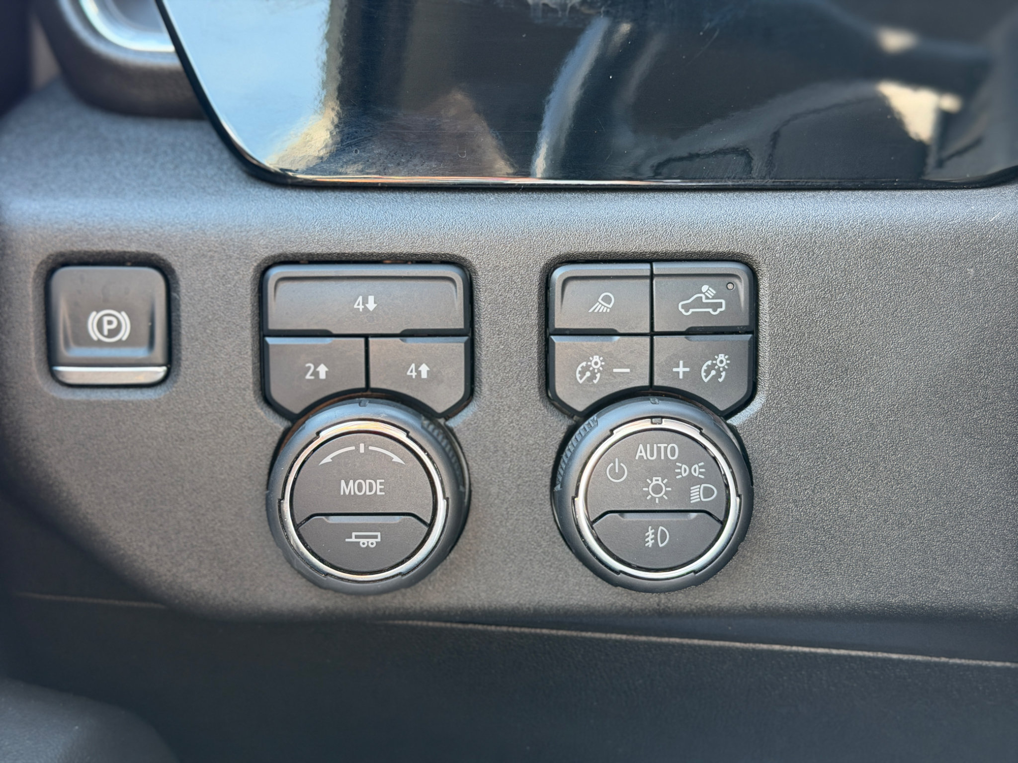 Used 2025 Chevrolet Silverado 3500 LT w/ Safety Package AWD/4WD image 6