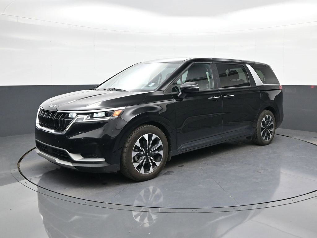 Used 2022 Kia Carnival EX image 3