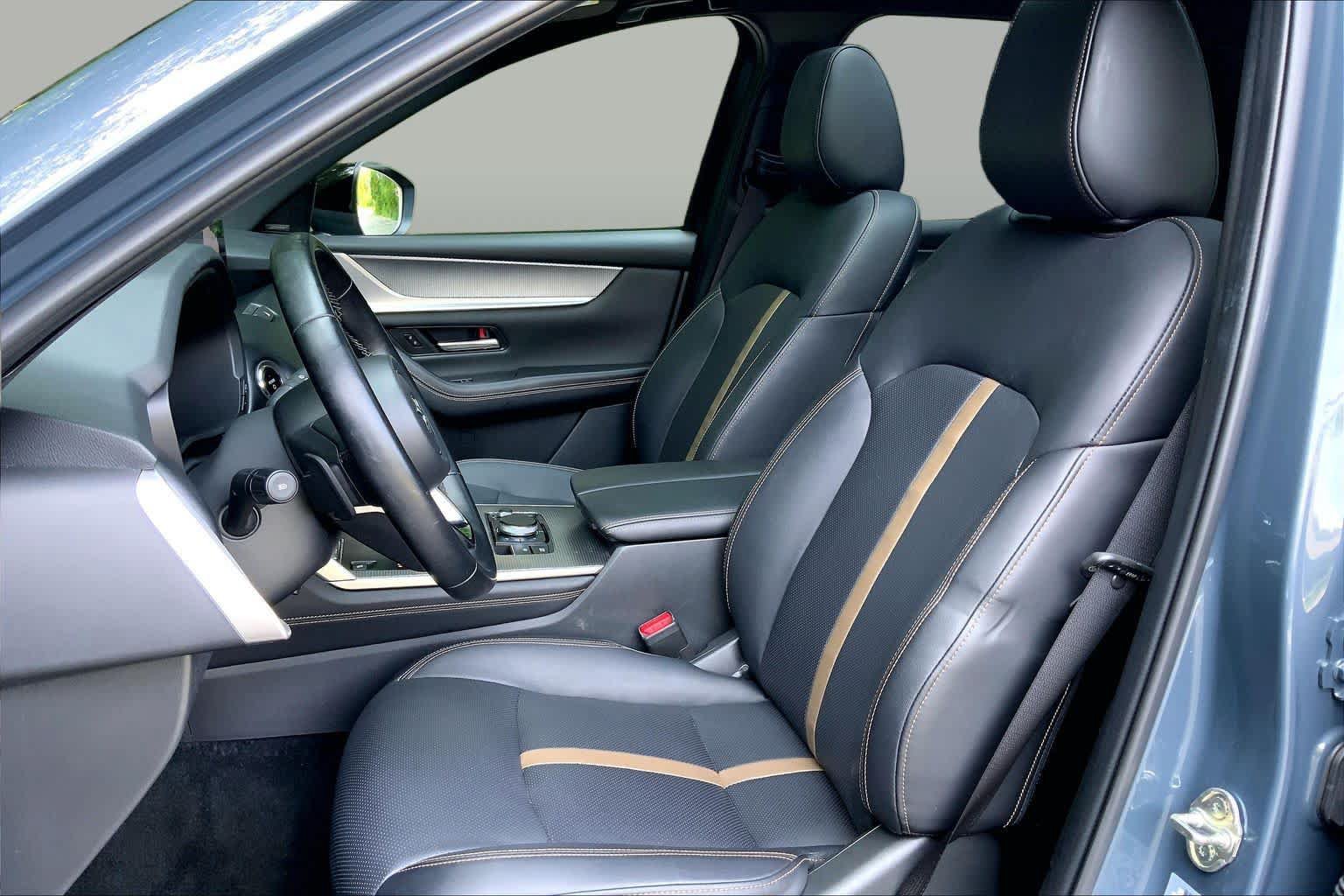 Certified 2025 MAZDA CX-70 Plug-In Hybrid w/ Premium Plus AWD/4WD image 9