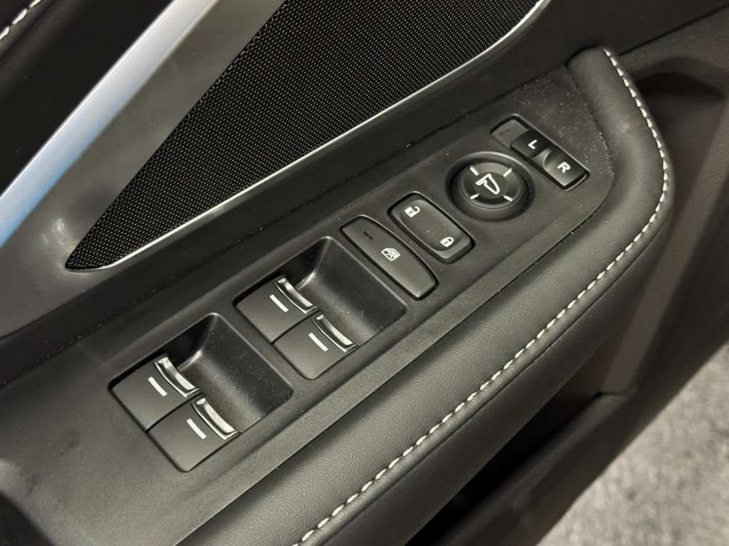 Used 2025 Acura RDX SH-AWD image 13