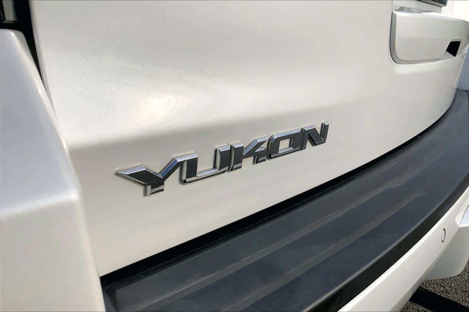 Used 2018 GMC Yukon SLT w/ Premium Edition RWD image 31