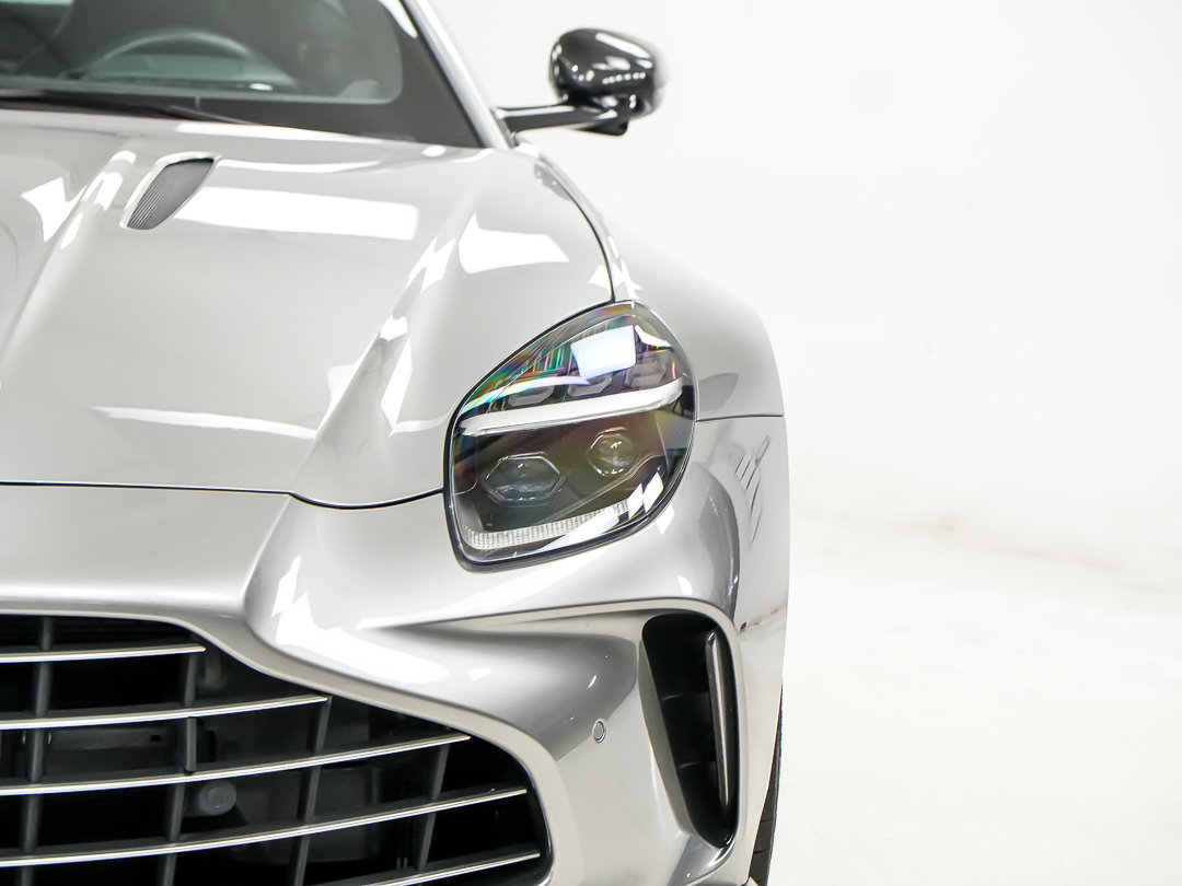 Used 2025 Aston Martin V8 Vantage Coupe RWD image 6