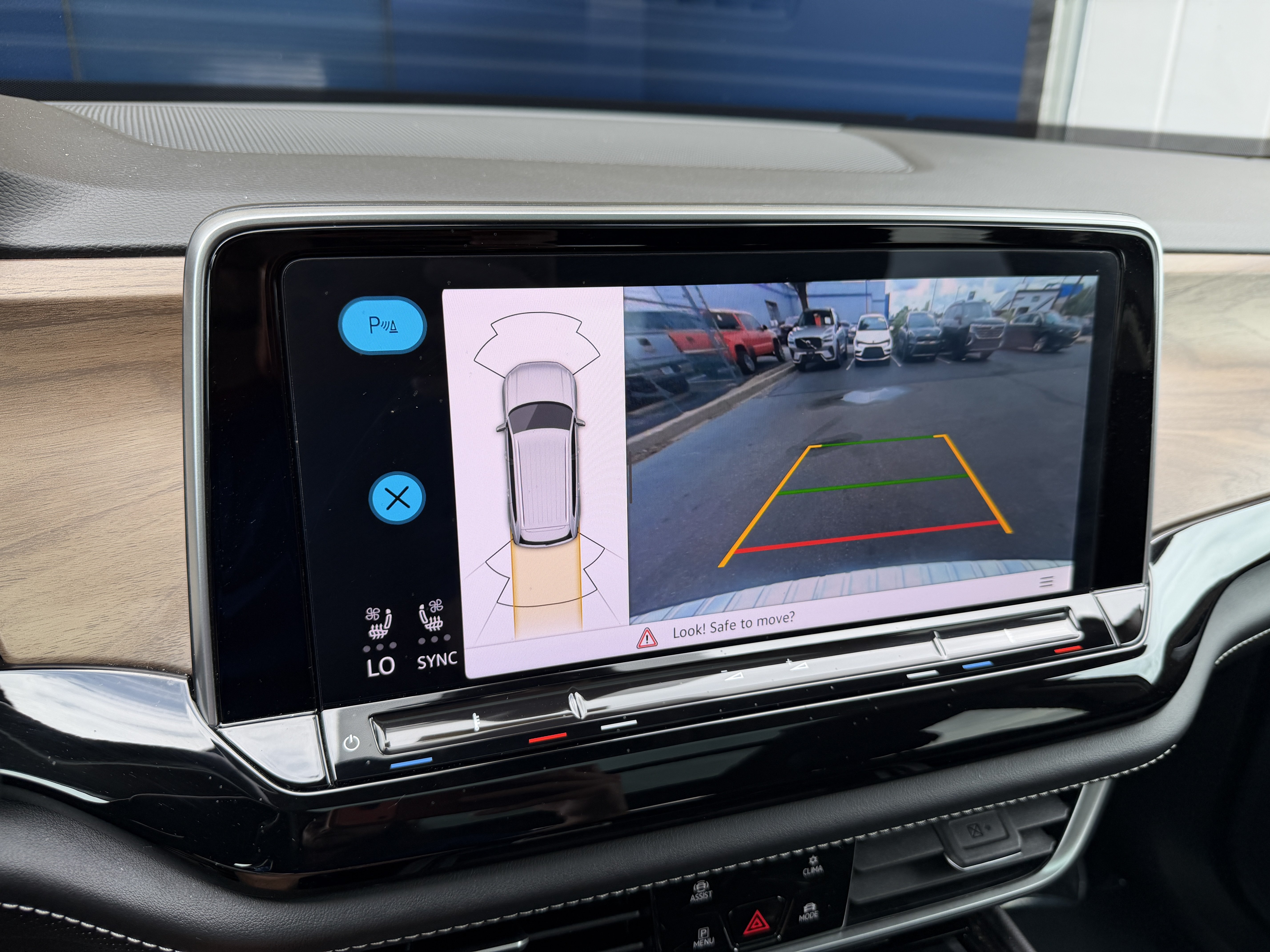 Certified 2024 Volkswagen Atlas SE FWD image 19