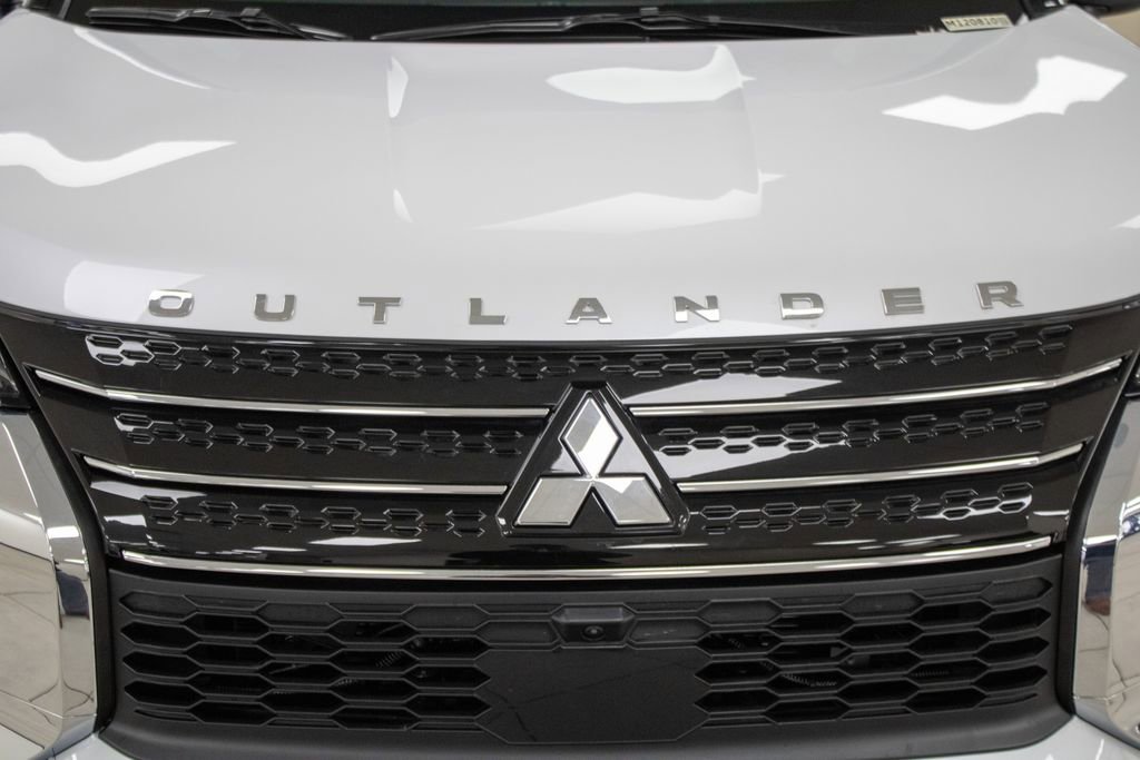New 2023 Mitsubishi Outlander SEL image 4