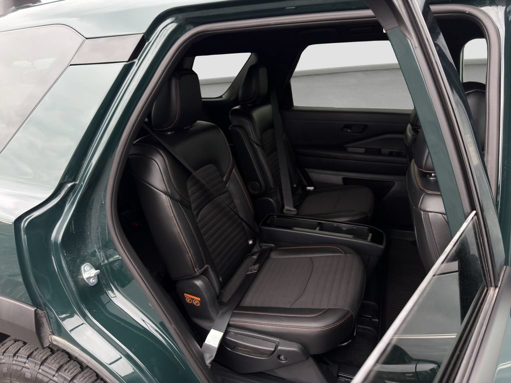 Used 2025 Nissan Pathfinder Rock Creek AWD/4WD image 19