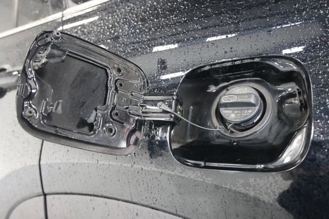 Used 2021 Toyota Highlander XLE AWD/4WD image 14