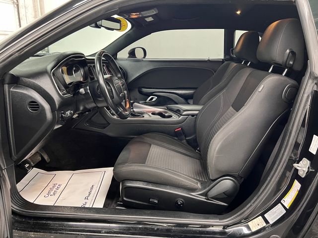 Used 2016 Dodge Challenger SXT image 30