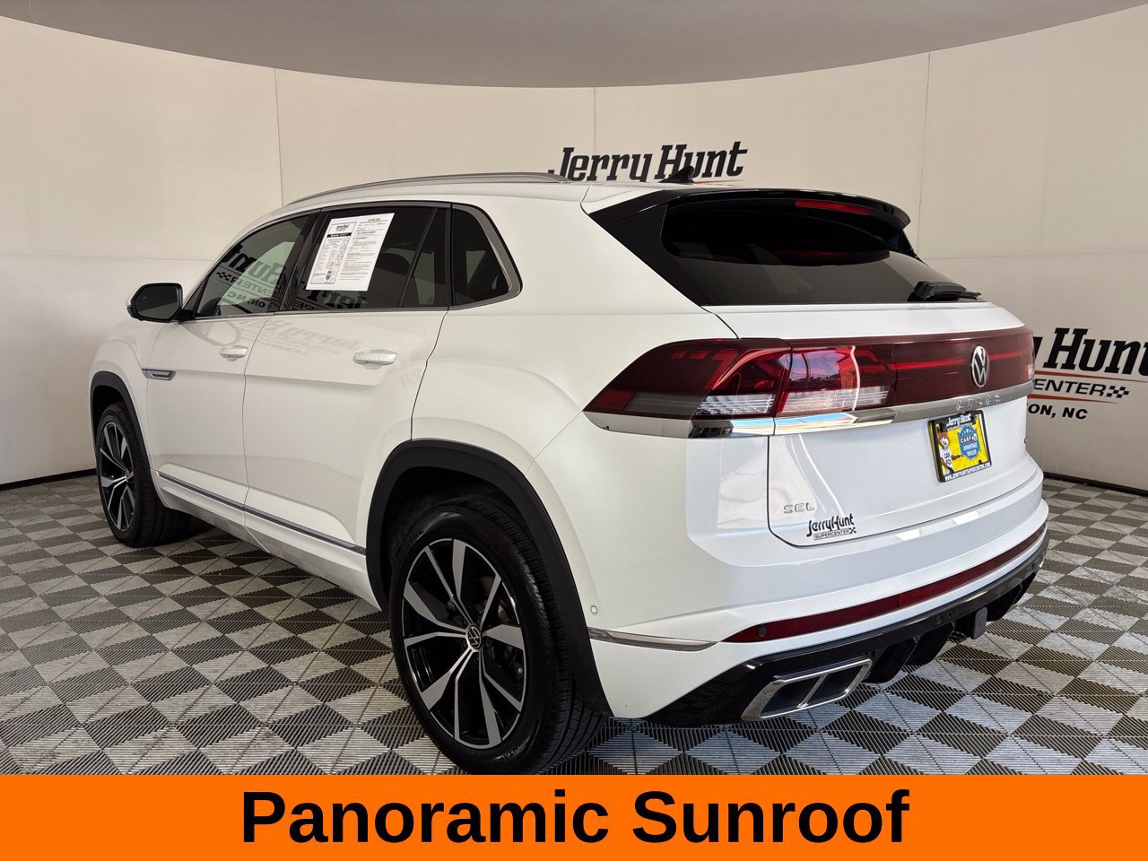 Used 2024 Volkswagen Atlas Cross Sport SEL Premium R-Line AWD/4WD image 8