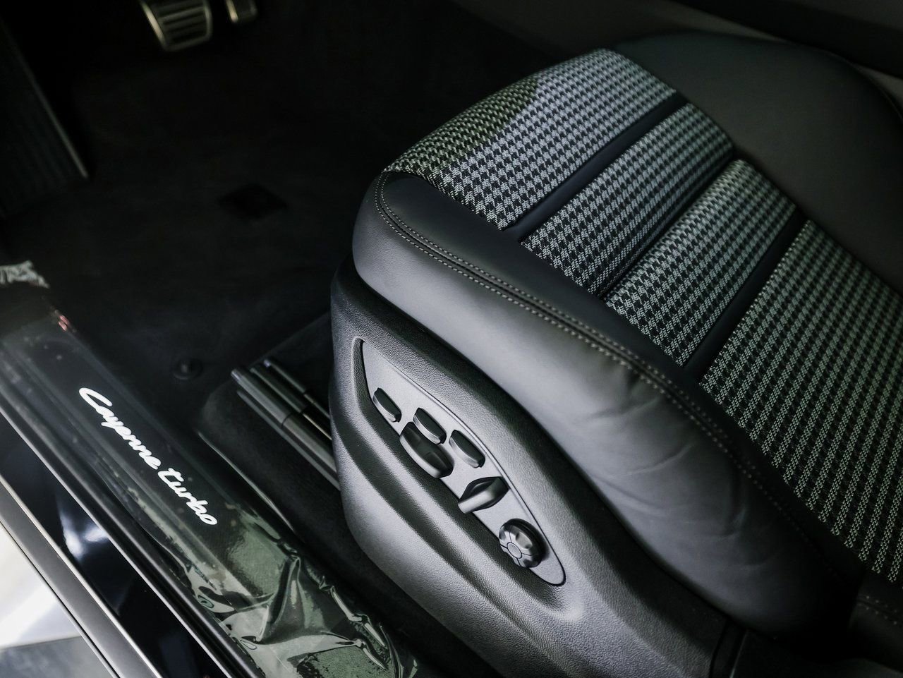 New 2026 Porsche Cayenne Turbo image 13