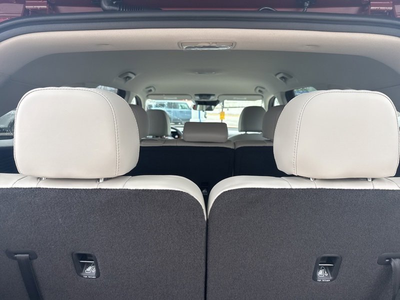 Used 2025 Kia Sorento S image 12