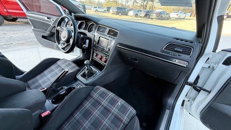 Used 2015 Volkswagen GTI S FWD image 17