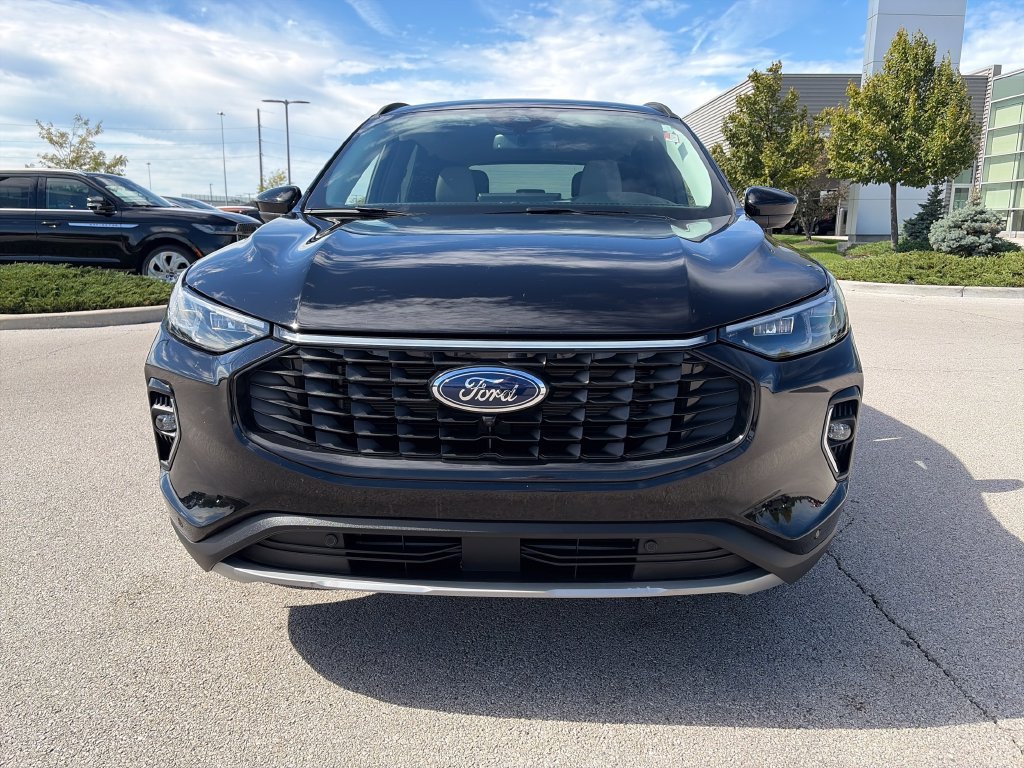 Used 2023 Ford Escape Platinum AWD/4WD image 2