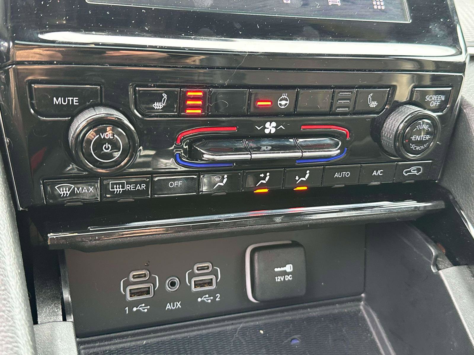 Used 2023 Jeep Grand Cherokee L Laredo image 25