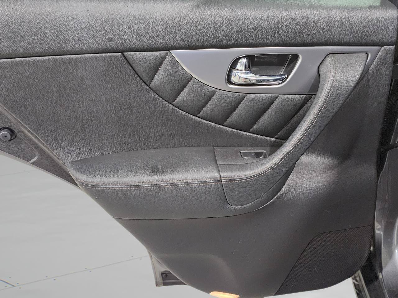 Used 2013 INFINITI FX37 AWD w/ Premium Pkg image 31