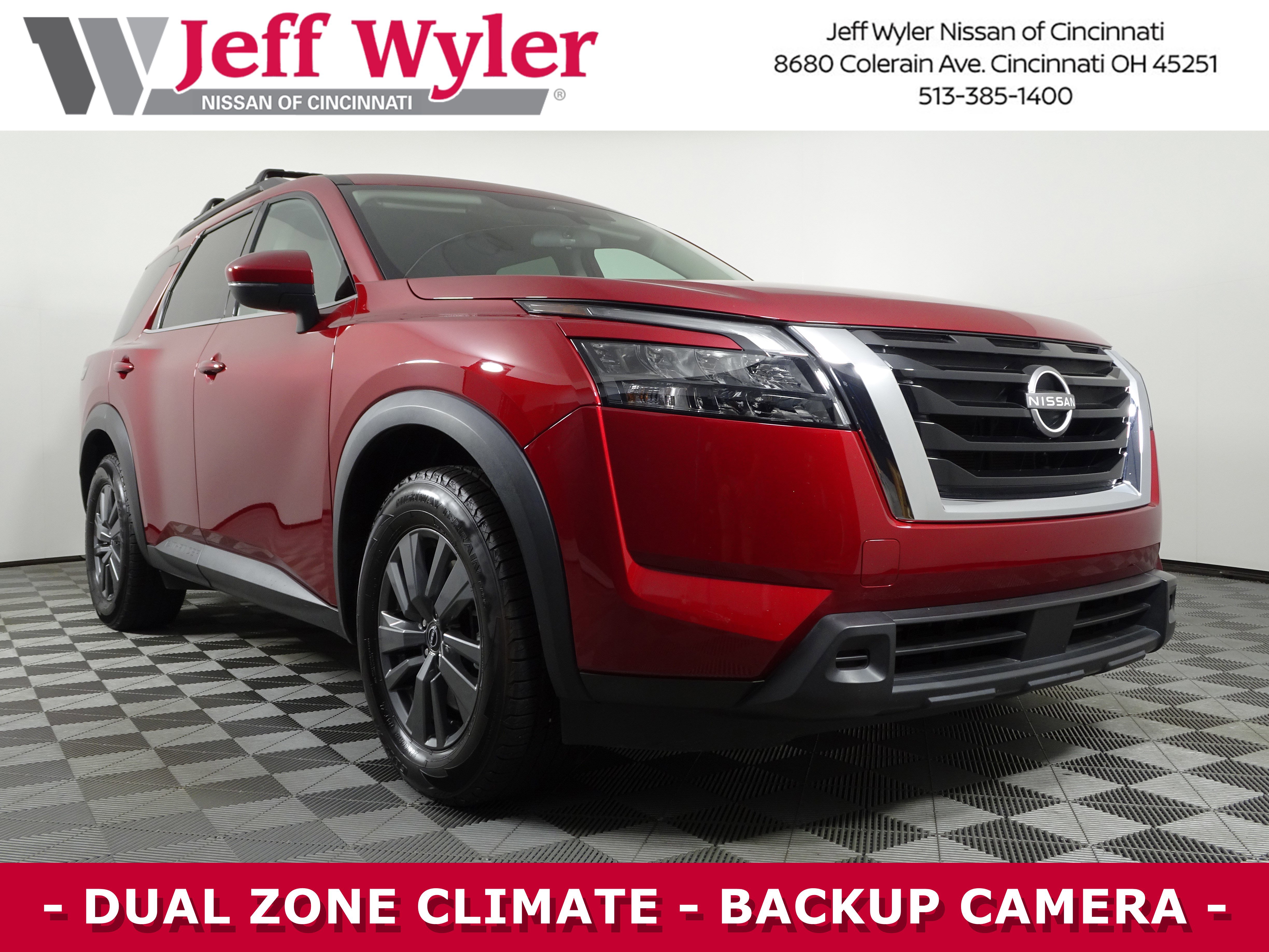 Used 2023 Nissan Pathfinder SV image 1