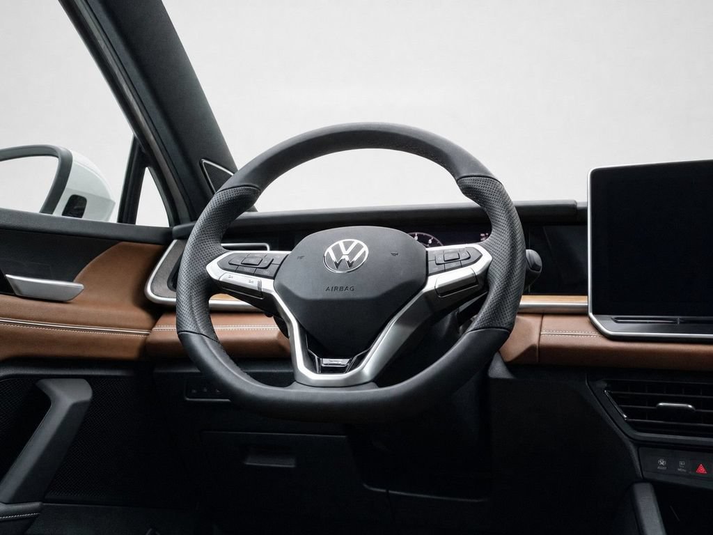 Certified 2025 Volkswagen Tiguan SEL R-Line AWD/4WD image 30