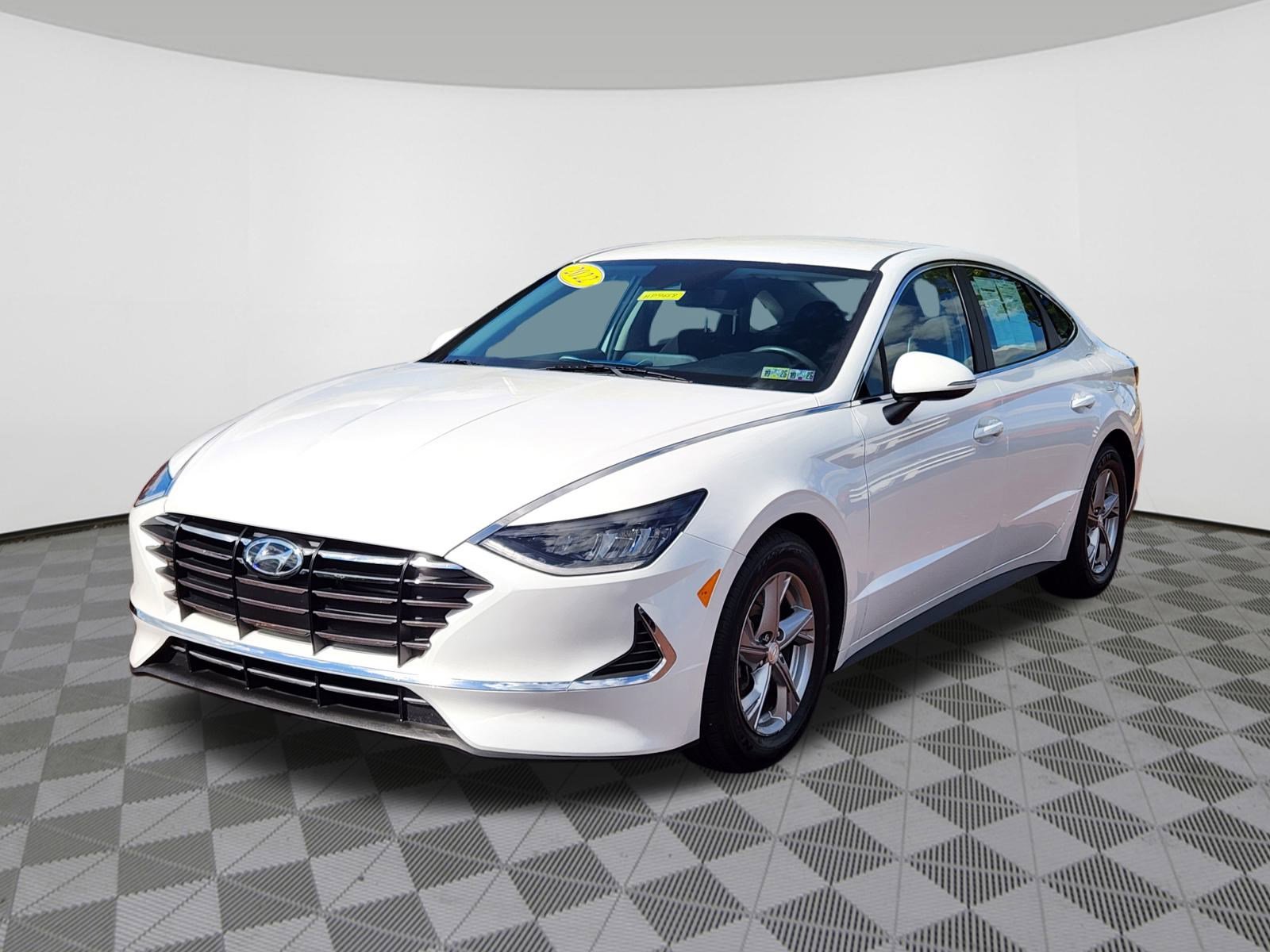Certified 2022 Hyundai Sonata SE w/ Cargo Package image 2