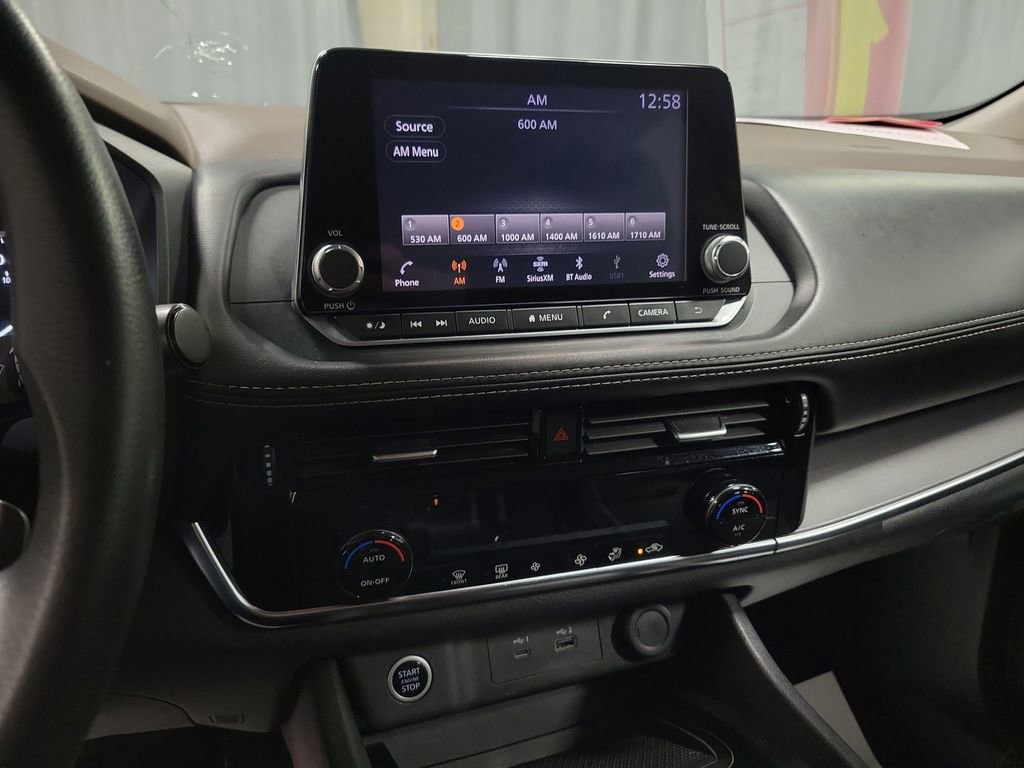 Used 2021 Nissan Rogue SV image 14