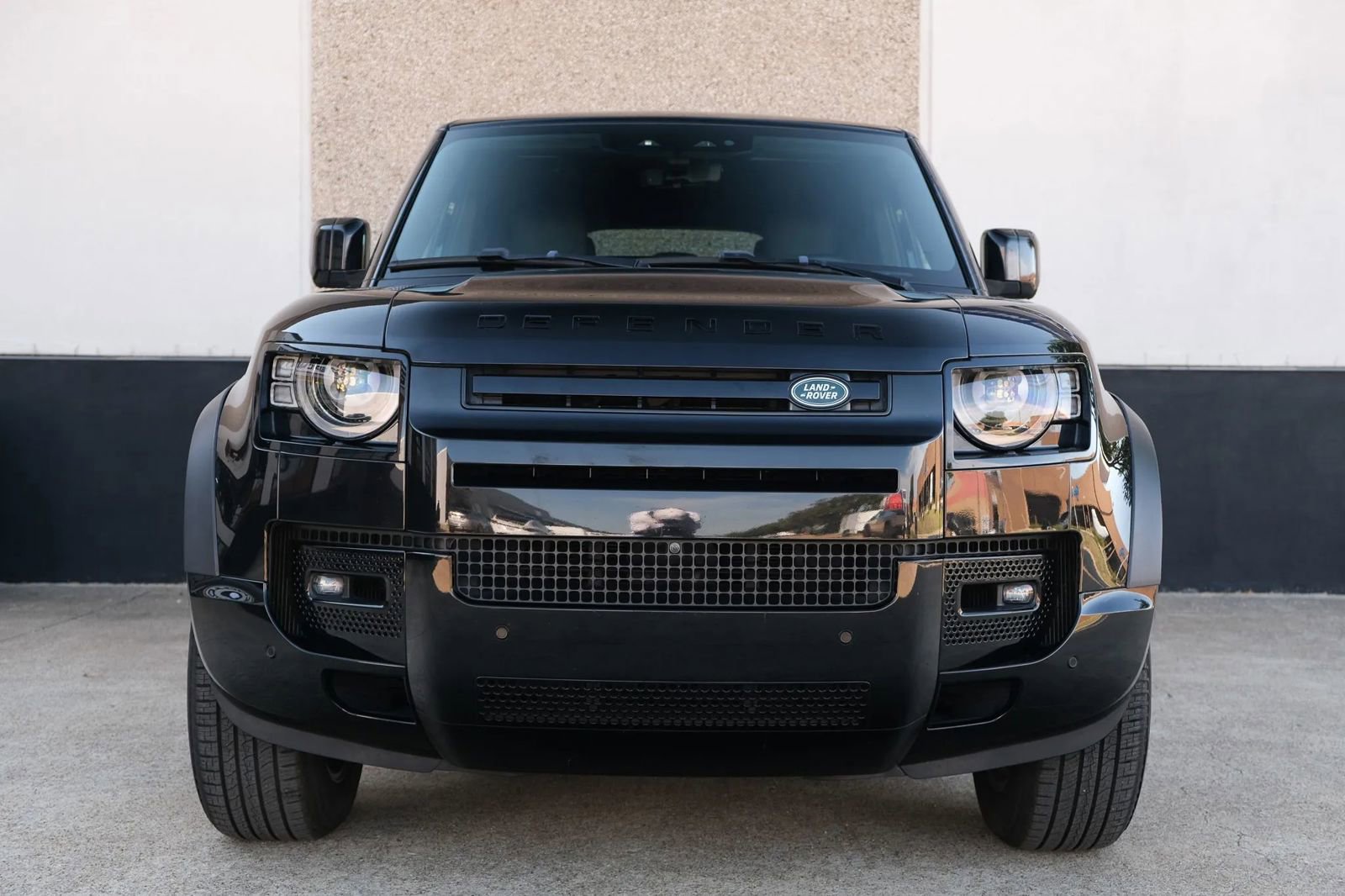 Used 2023 Land Rover Defender 110 X image 2