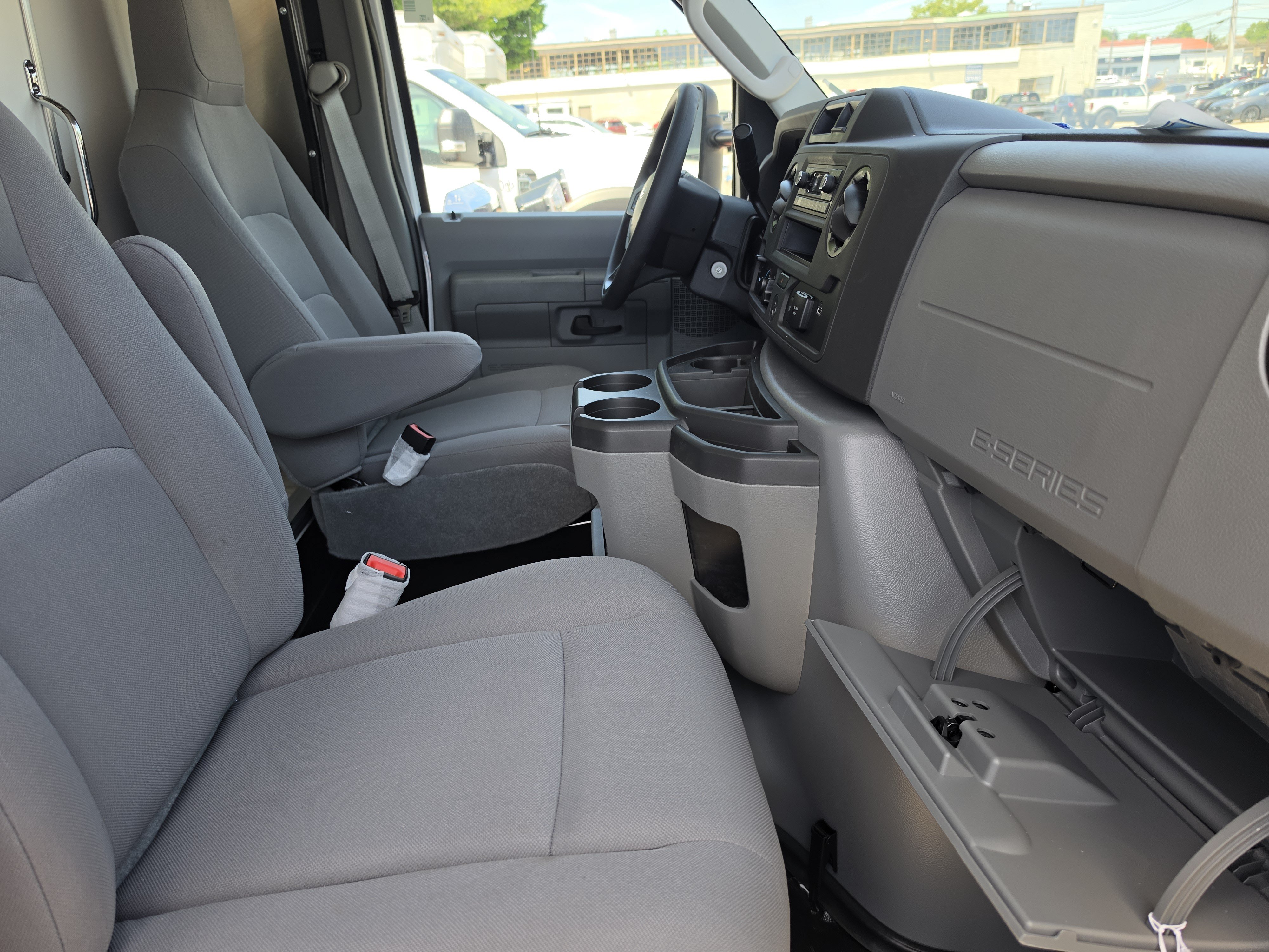 New 2027 Ford E-450 and Econoline 450 Super Duty w/ Power Equipment Group RWD image 7