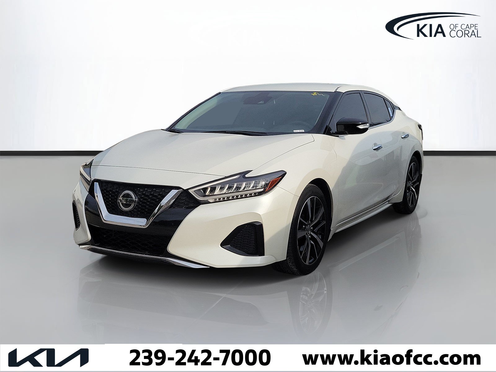 Used 2022 Nissan Maxima SV w/ Floor Mat Group FWD image 3