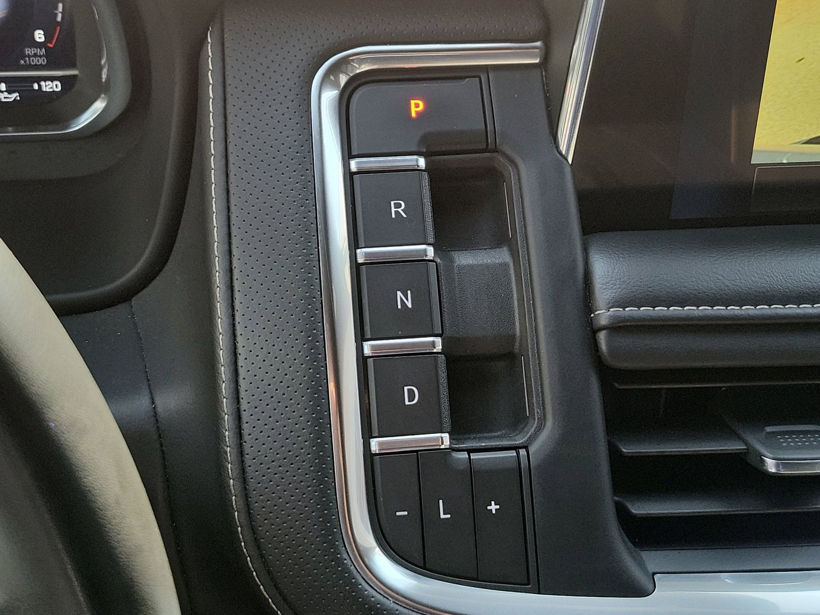 Used 2024 Chevrolet Tahoe Premier RWD image 15