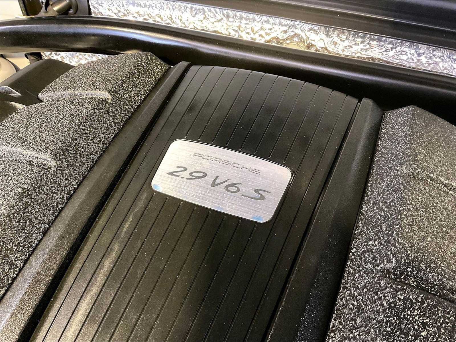 Certified 2023 Porsche Macan S AWD/4WD image 33
