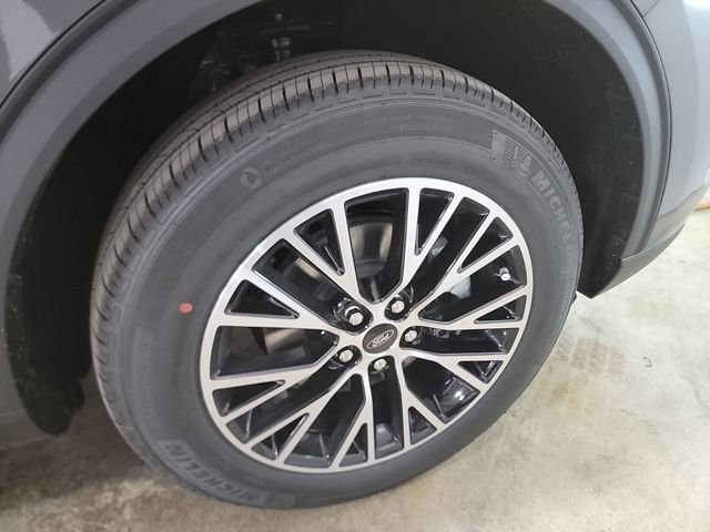 New 2025 Ford Escape SE w/ Class II Trailer Tow Package image 33